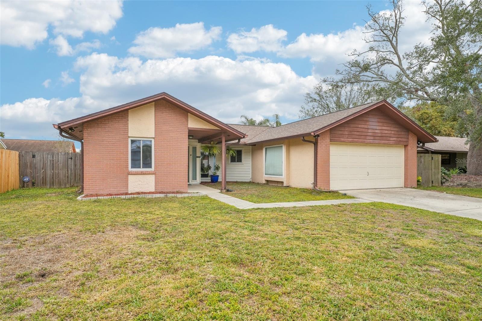 Listing photo id 1 for 1708 Dove Field Place