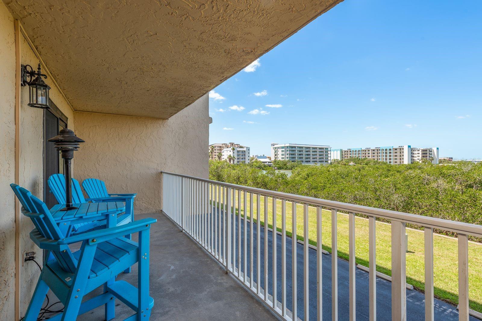 Image 17 of 42 For 19451 Gulf Boulevard 204