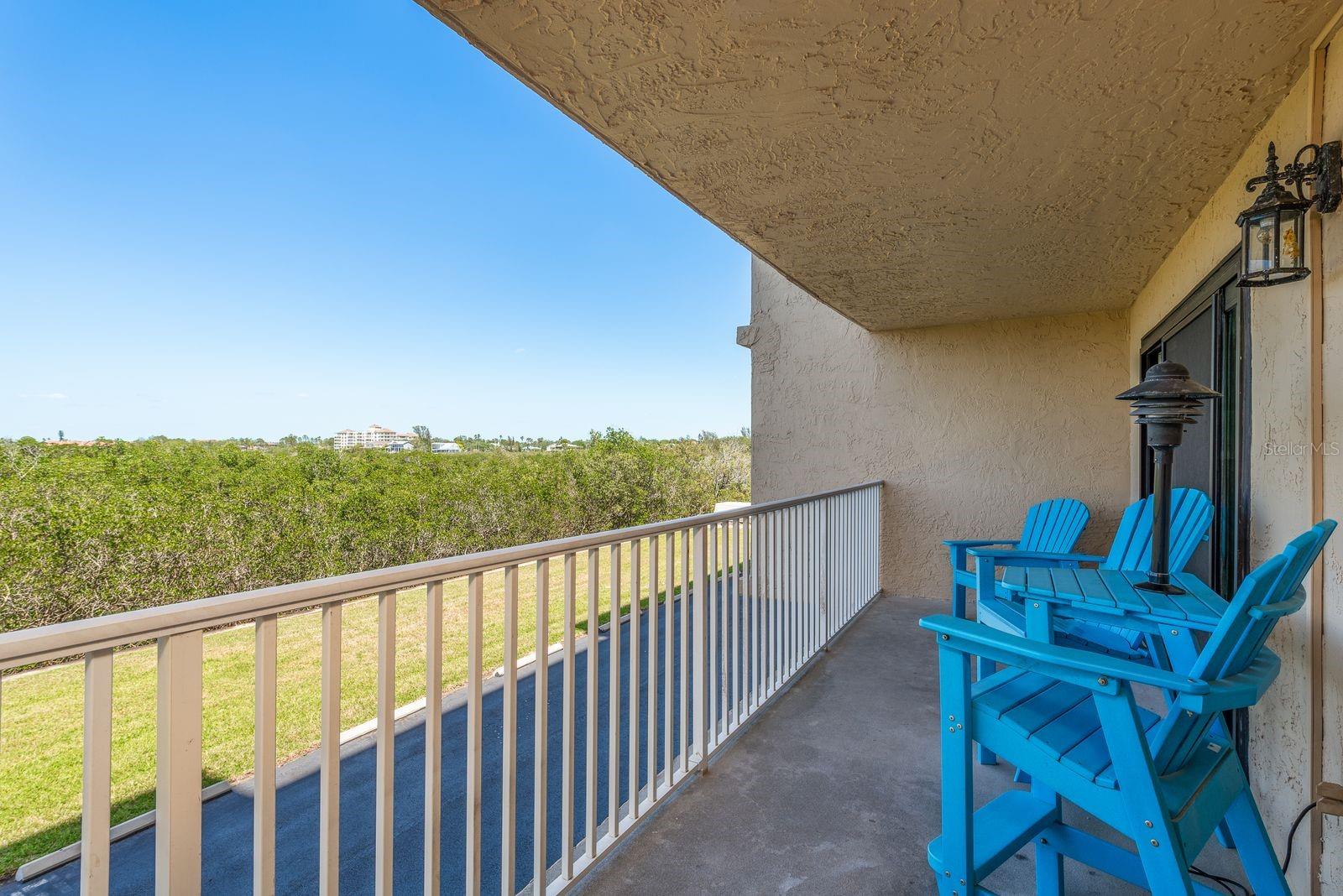 Image 18 of 42 For 19451 Gulf Boulevard 204