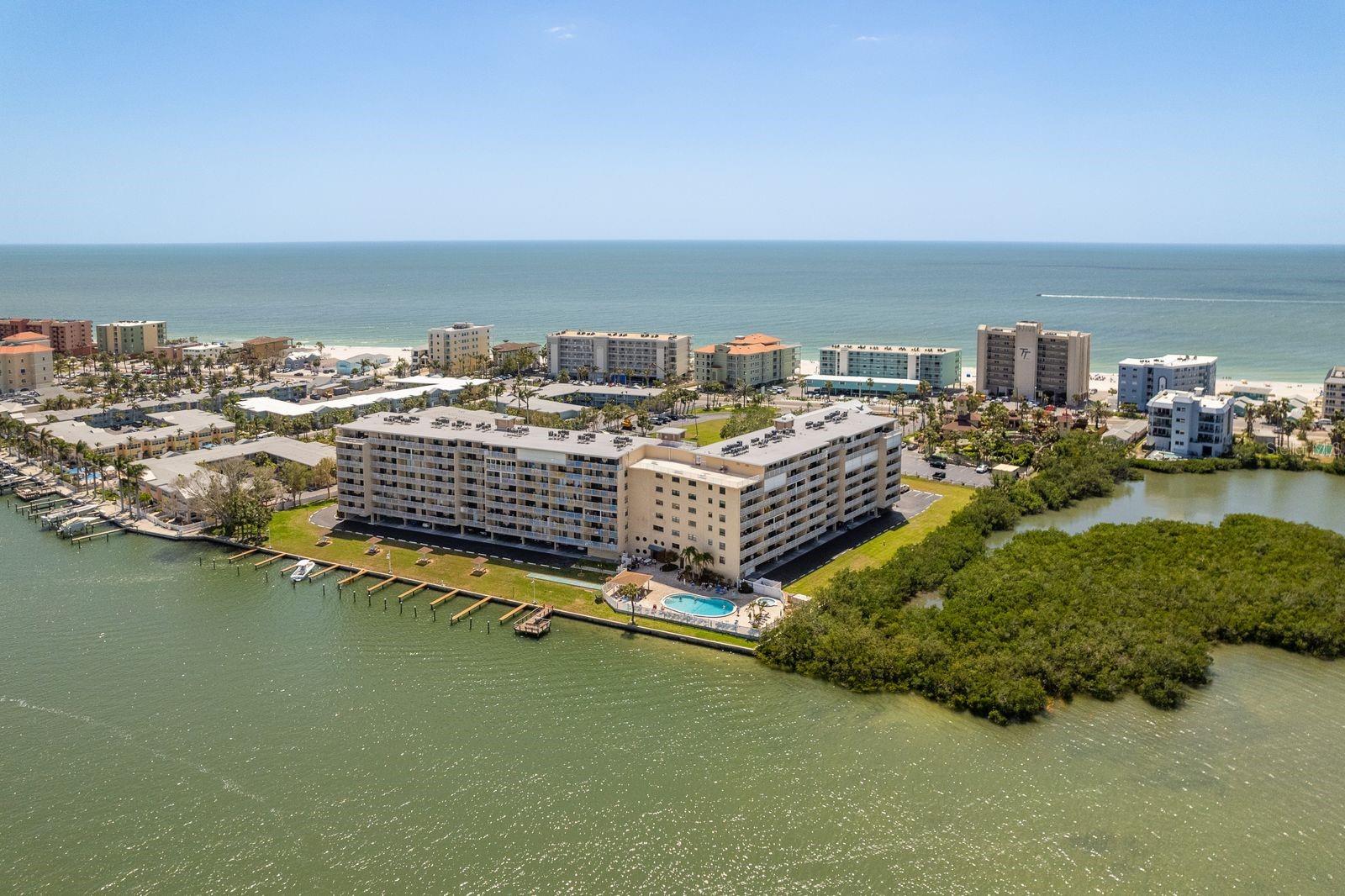 Image 20 of 42 For 19451 Gulf Boulevard 204
