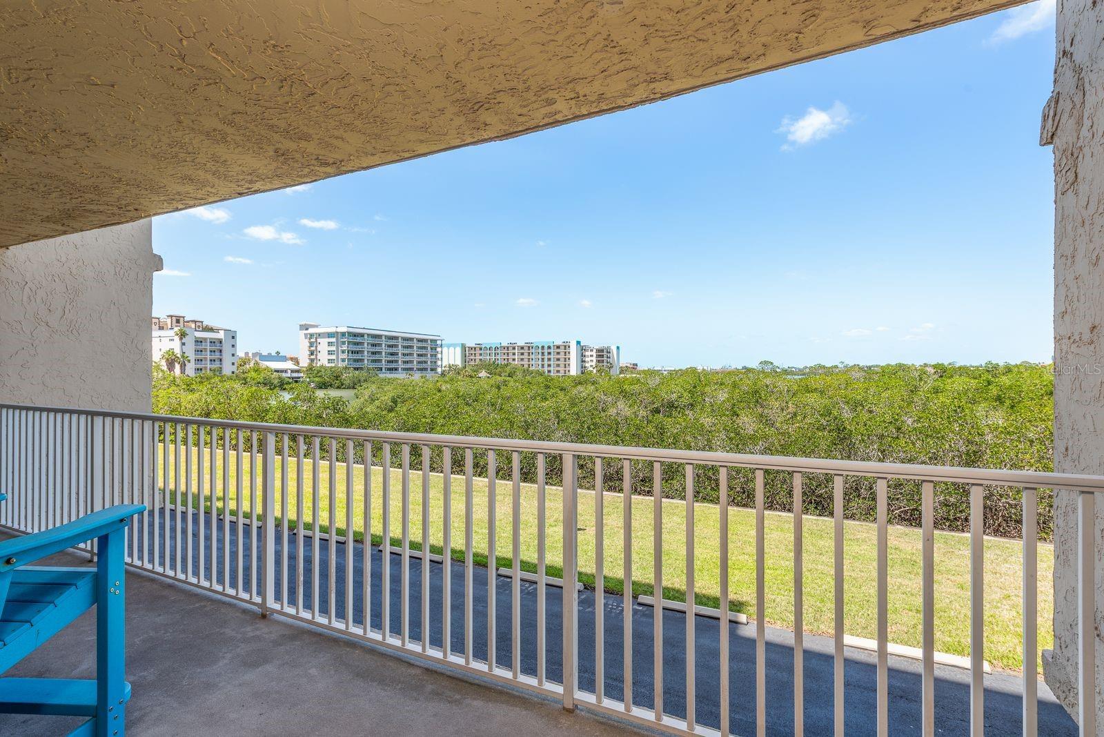 Image 28 of 42 For 19451 Gulf Boulevard 204