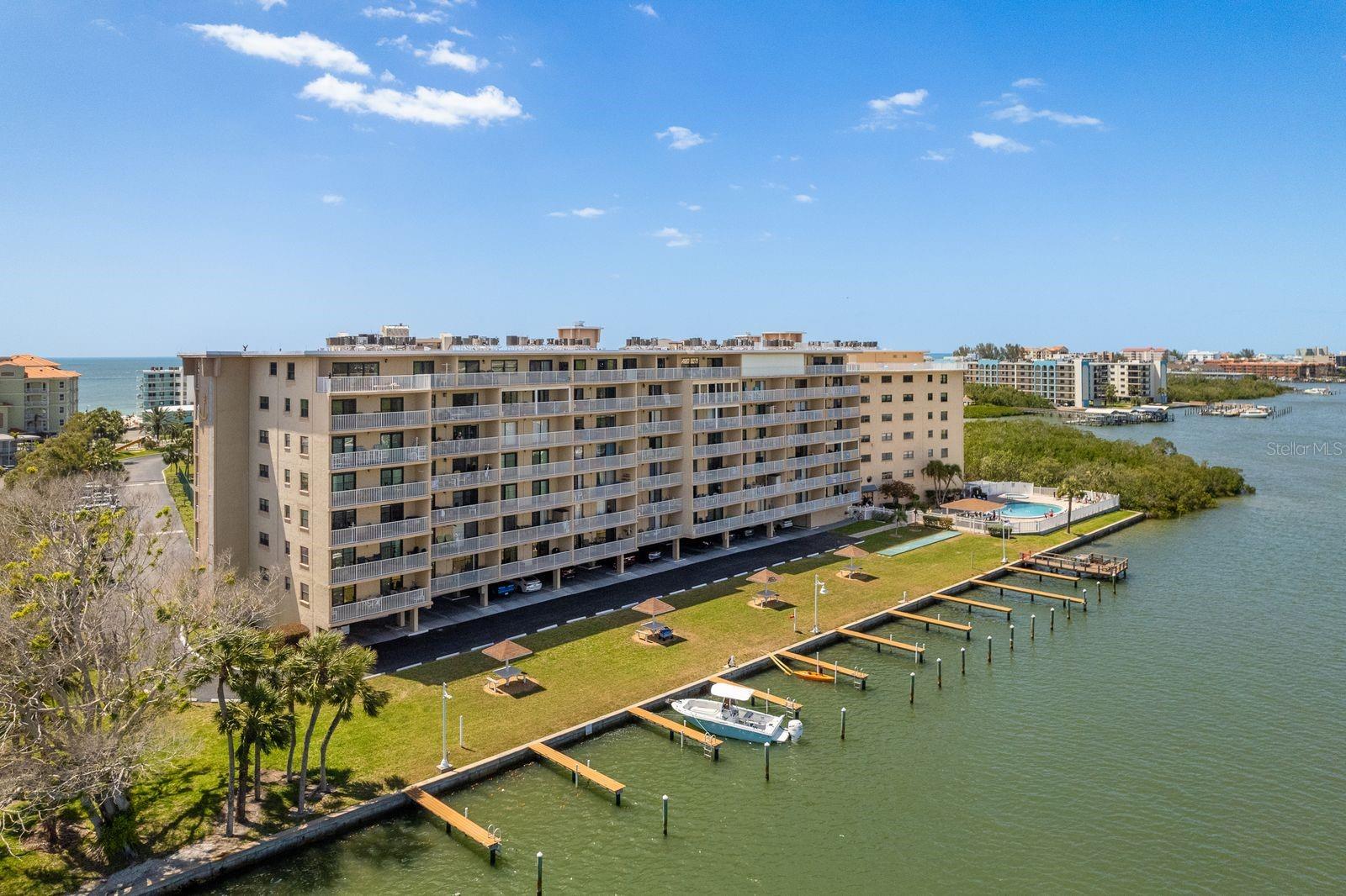 Image 36 of 42 For 19451 Gulf Boulevard 204