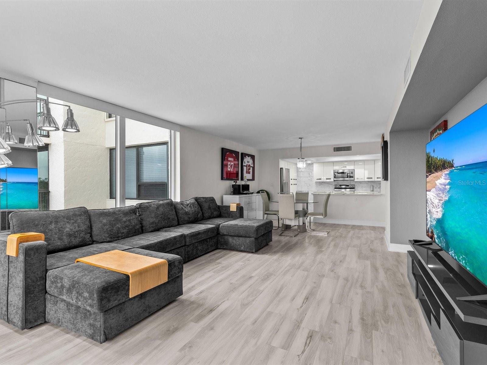 Listing photo id 10 for 220 Belleview Boulevard 607