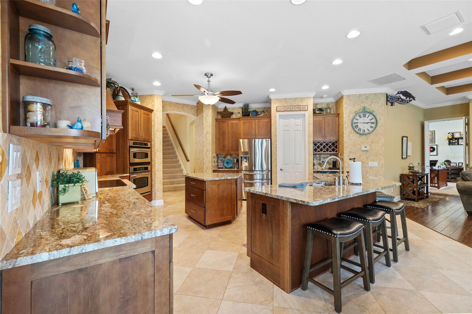 Listing photo id 9 for 7153 Woods Bay Court