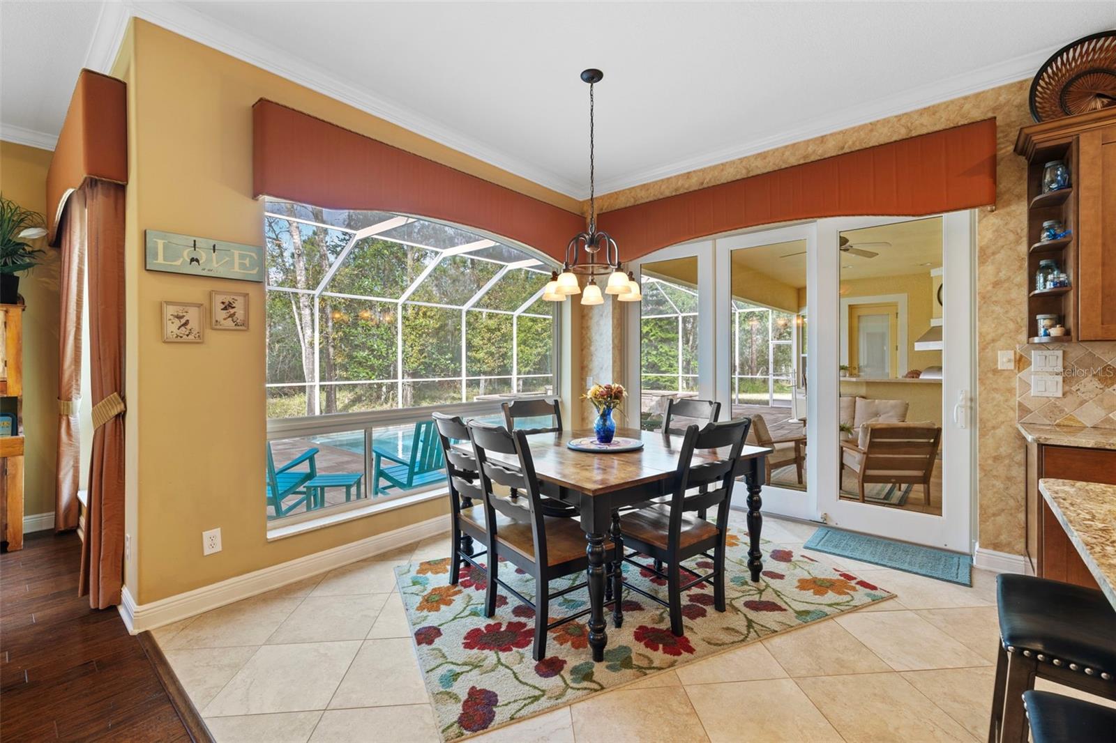 Listing photo id 13 for 7153 Woods Bay Court