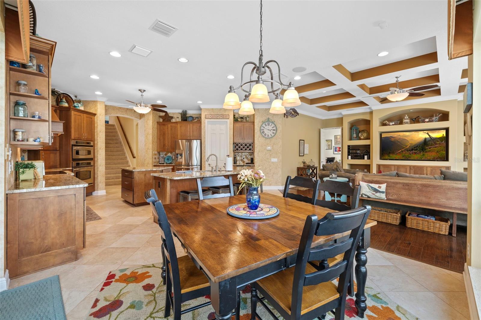 Listing photo id 14 for 7153 Woods Bay Court