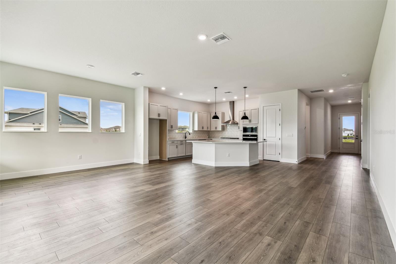 Listing photo id 9 for 5283 Everlong Drive