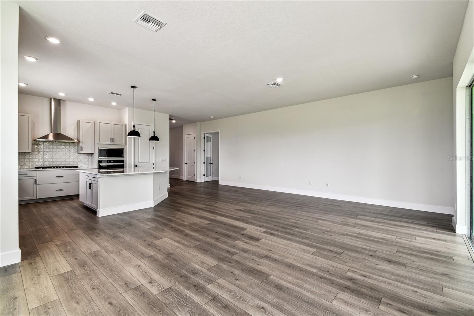 Listing photo id 10 for 5283 Everlong Drive