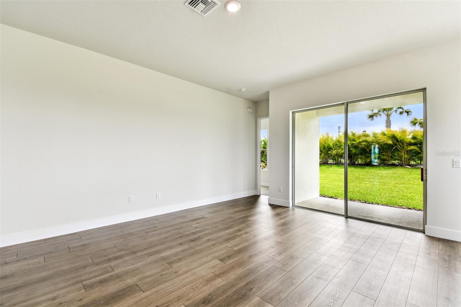 Listing photo id 11 for 5283 Everlong Drive