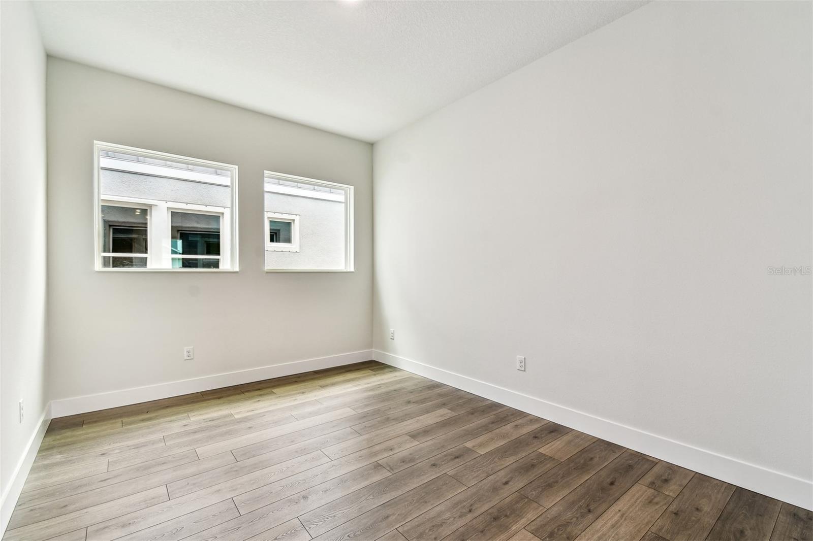 Listing photo id 13 for 5283 Everlong Drive