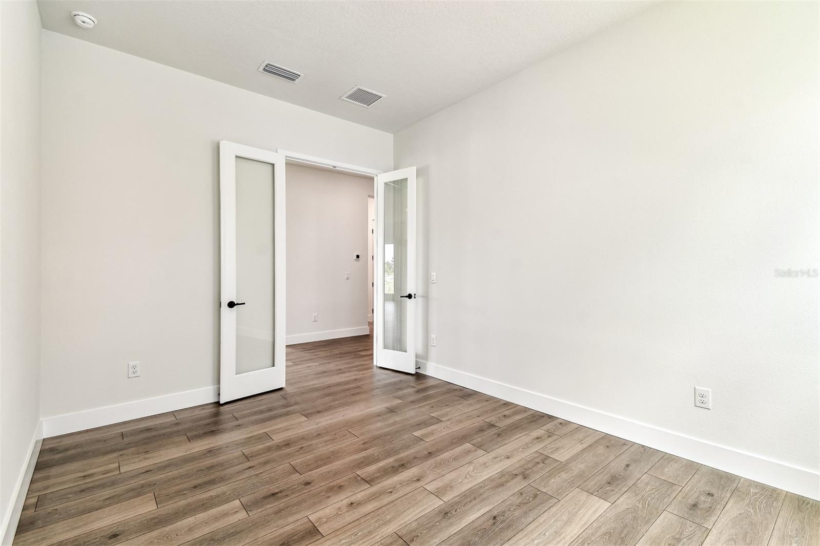 Listing photo id 14 for 5283 Everlong Drive