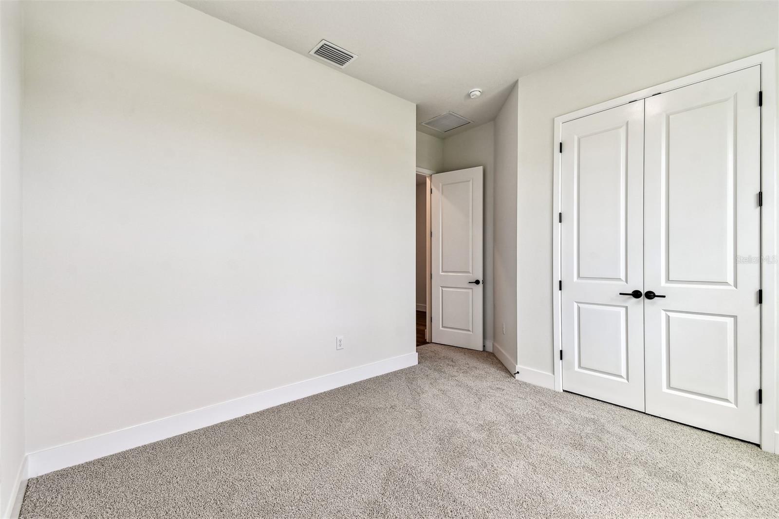 Listing photo id 24 for 5283 Everlong Drive
