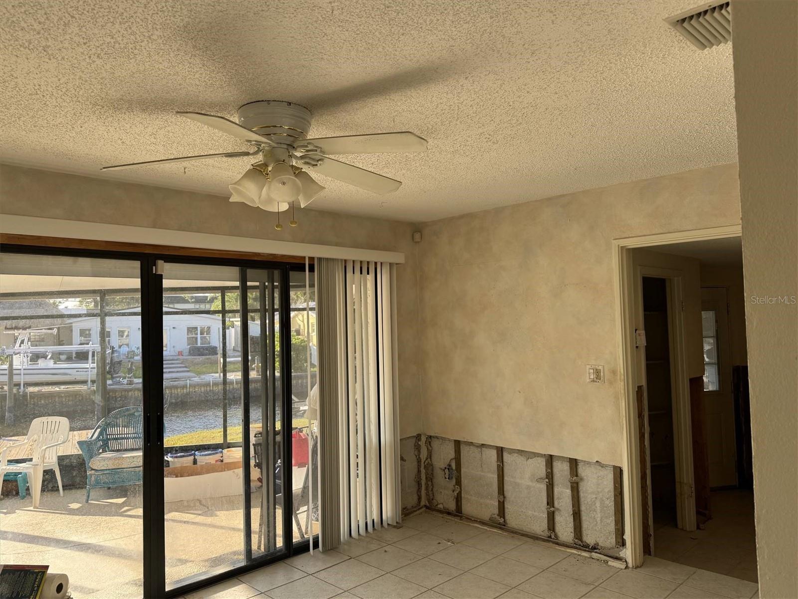 Listing photo id 11 for 9524 Treasure Lane Ne