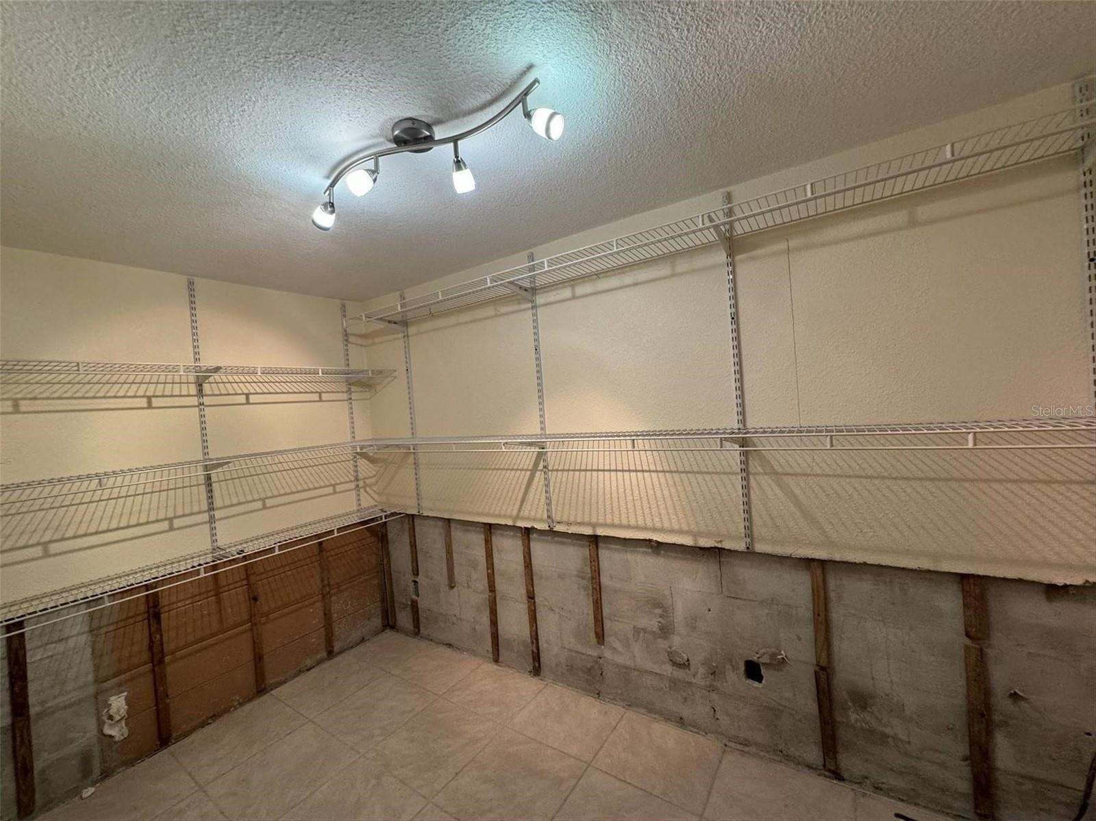 Listing photo id 12 for 9524 Treasure Lane Ne