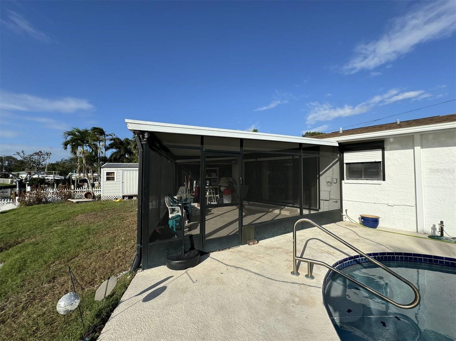 Listing photo id 16 for 9524 Treasure Lane Ne