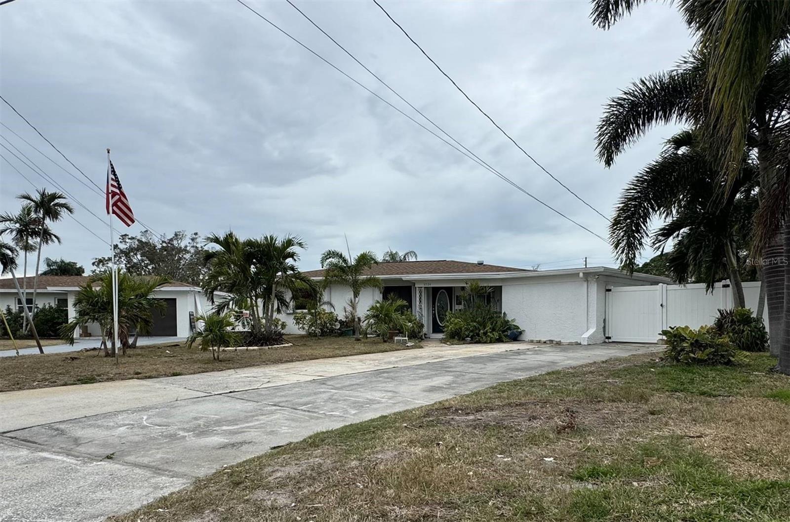 Listing photo id 17 for 9524 Treasure Lane Ne