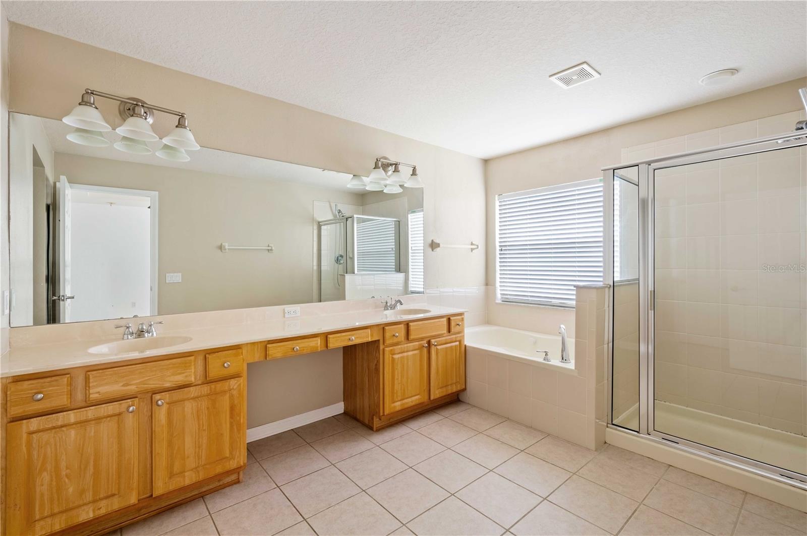 Listing photo id 17 for 3533 Juneberry Drive