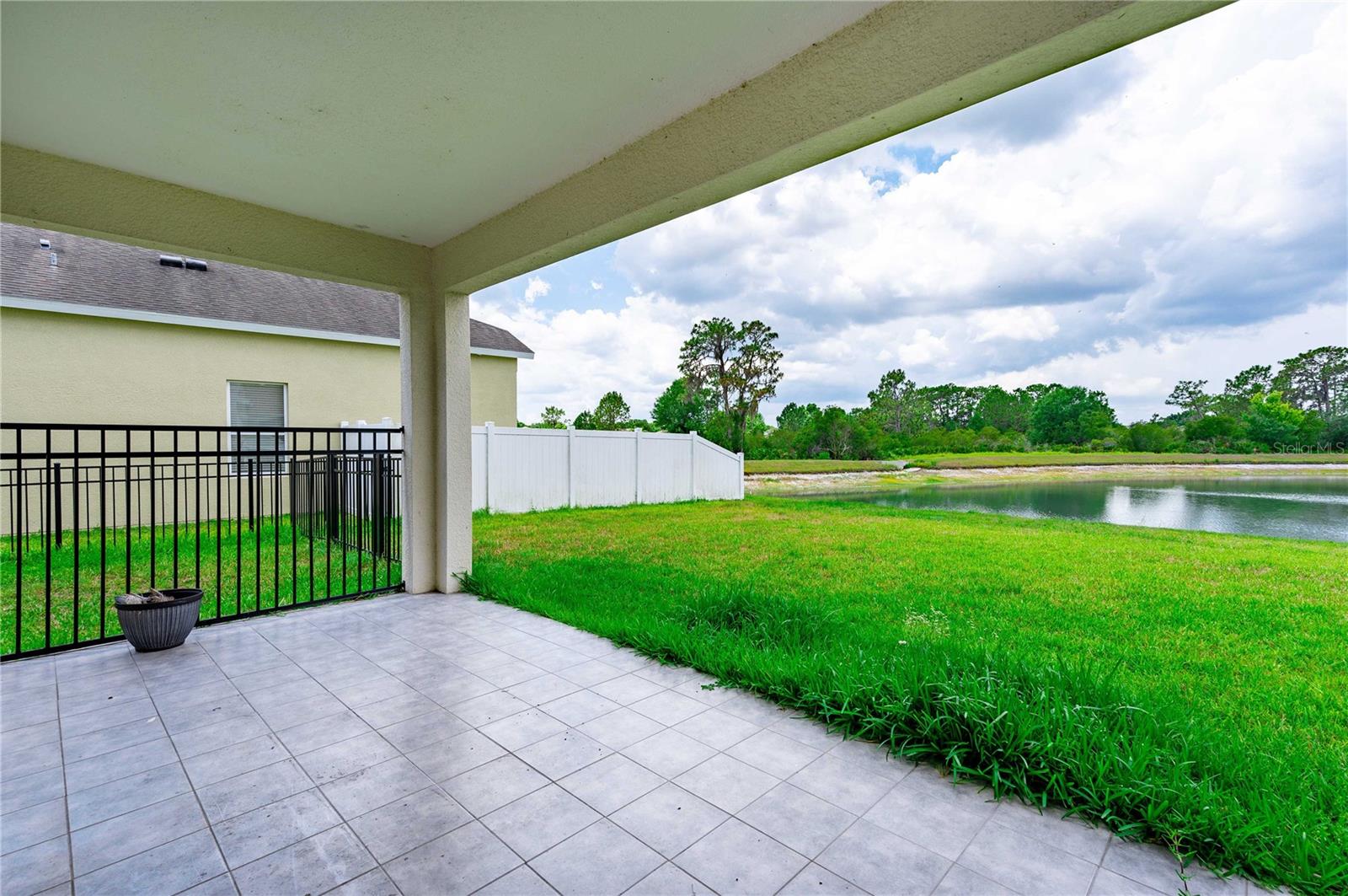 Listing photo id 25 for 3533 Juneberry Drive