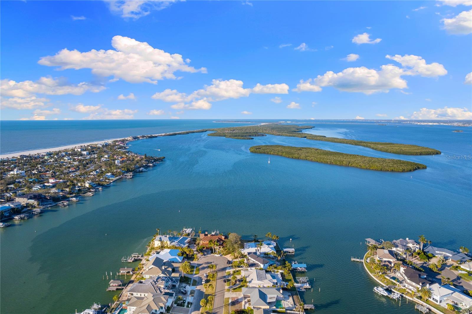 Listing photo id 8 for 843 Harbor Island