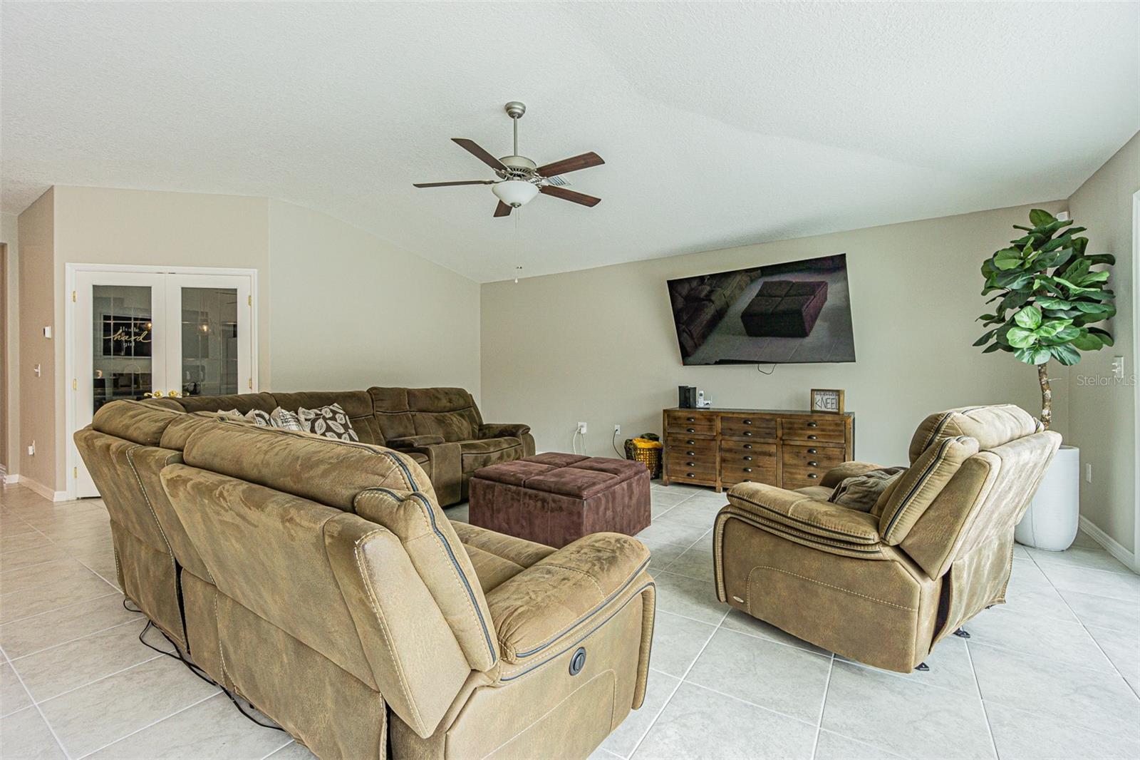 Listing photo id 20 for 10832 Sage Canyon Drive