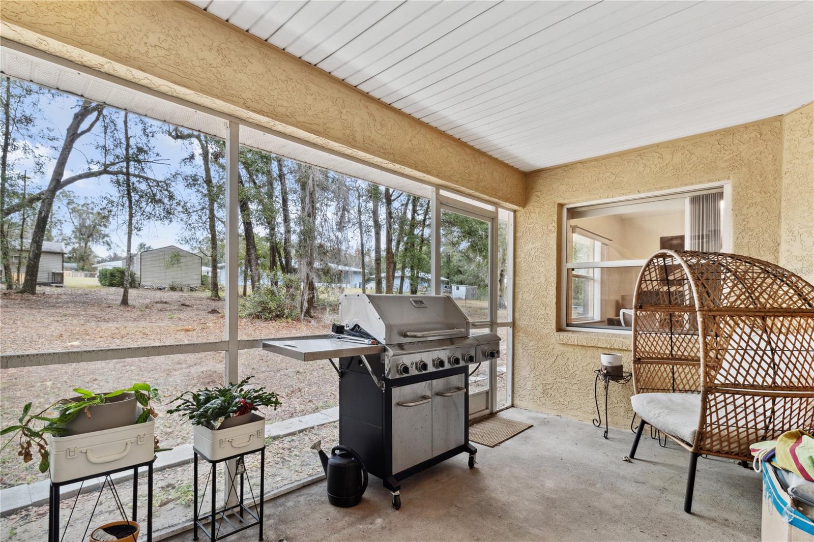 Listing photo id 8 for 6361 Anna Jo Drive