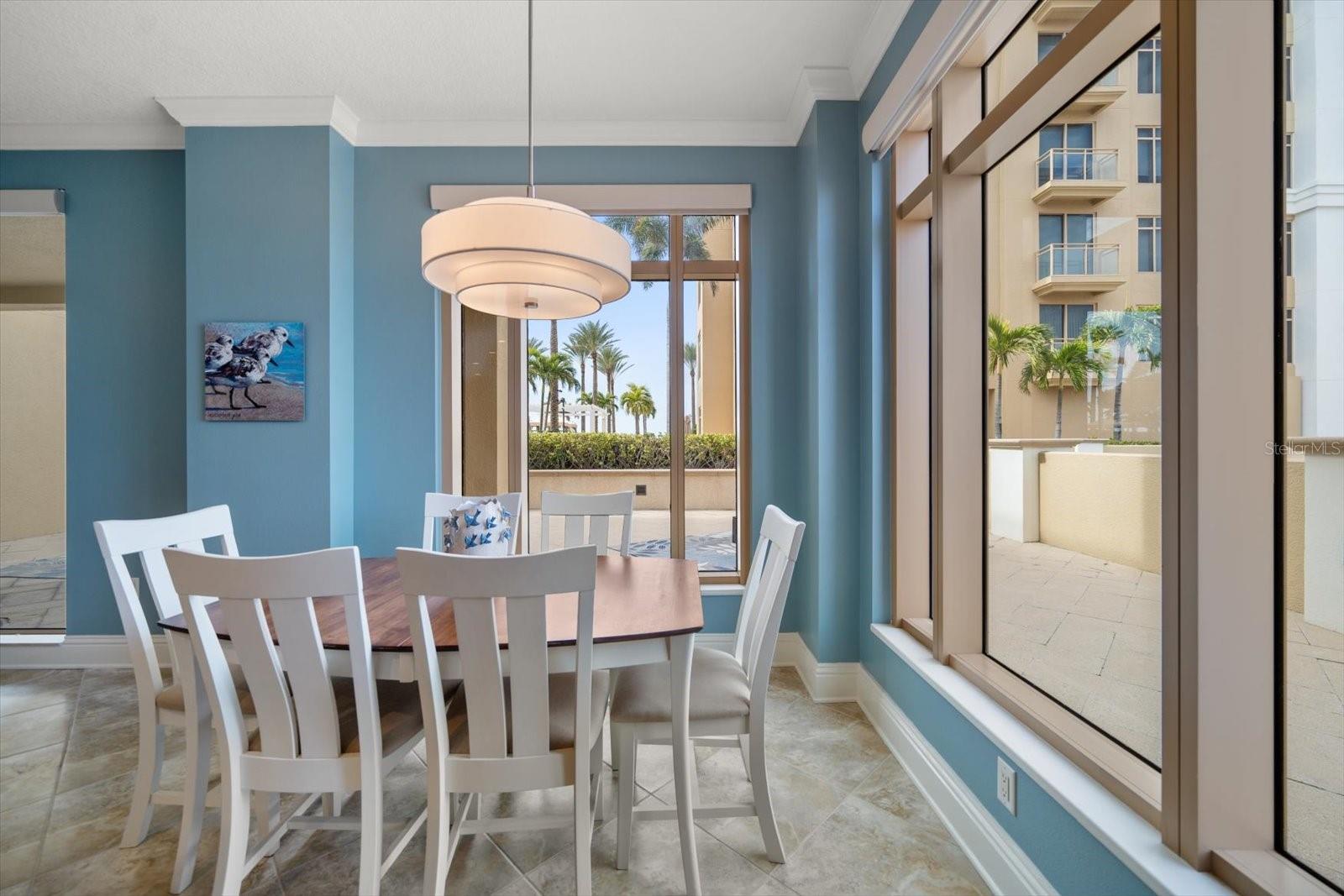 Listing photo id 15 for 470 Mandalay Avenue 305