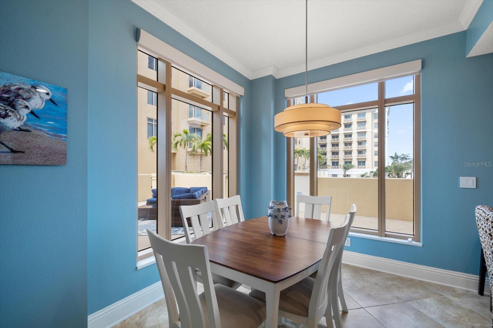 Listing photo id 22 for 470 Mandalay Avenue 305