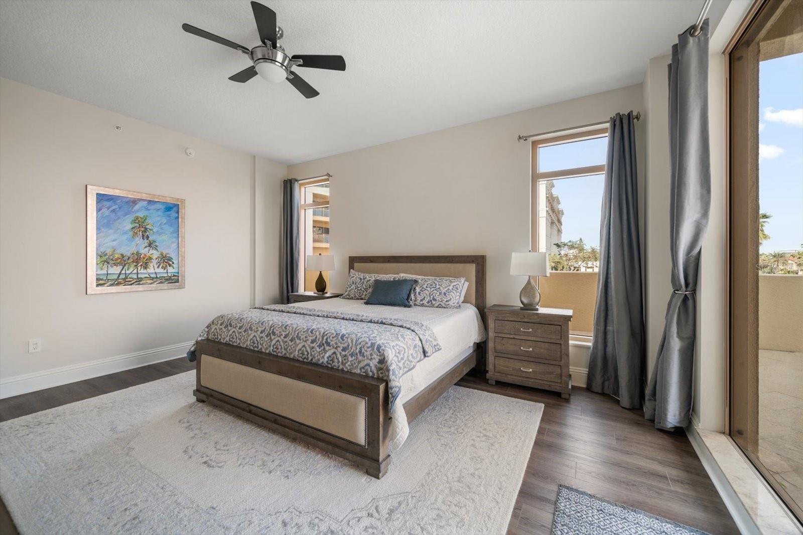 Listing photo id 25 for 470 Mandalay Avenue 305