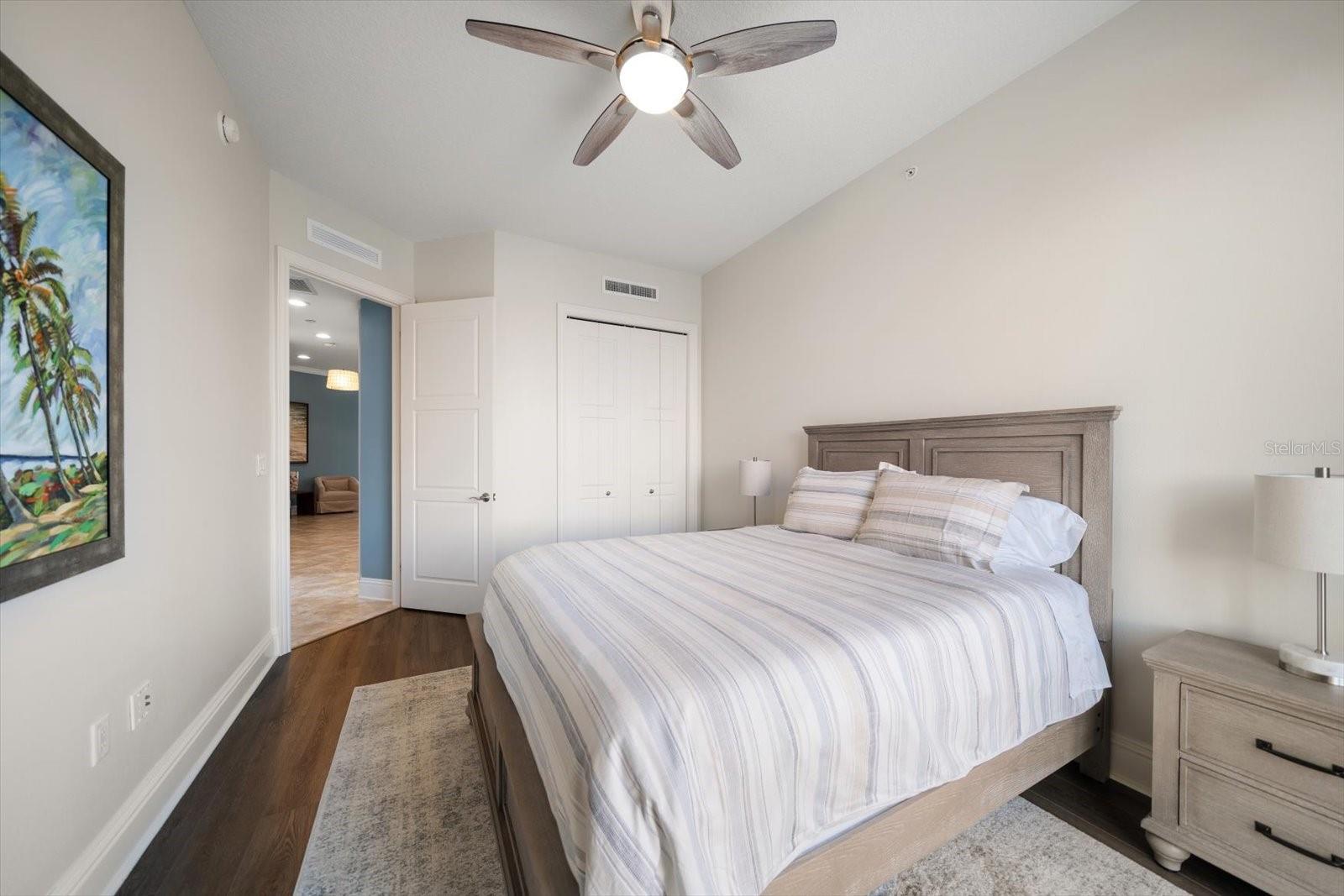 Listing photo id 38 for 470 Mandalay Avenue 305