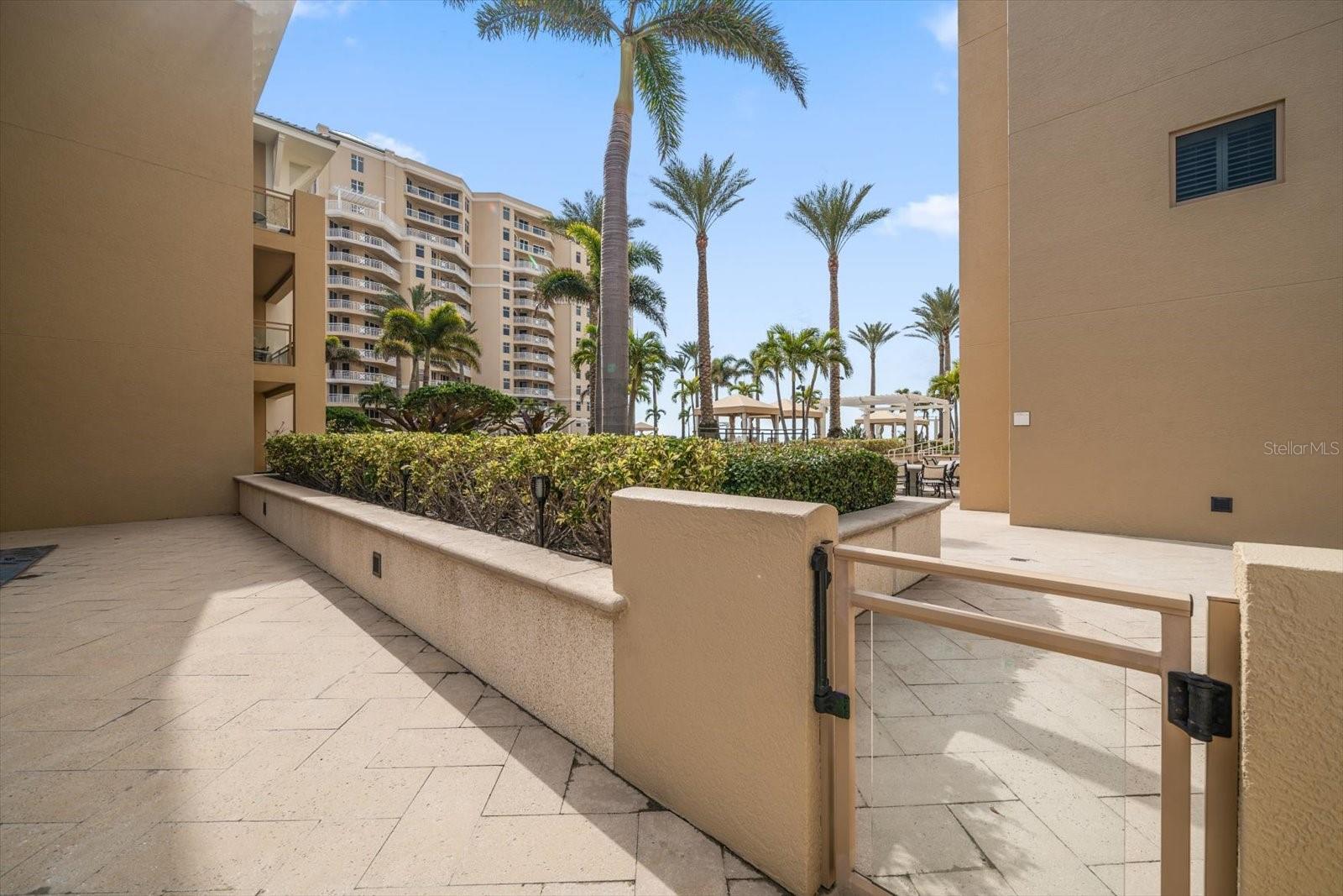 Listing photo id 42 for 470 Mandalay Avenue 305