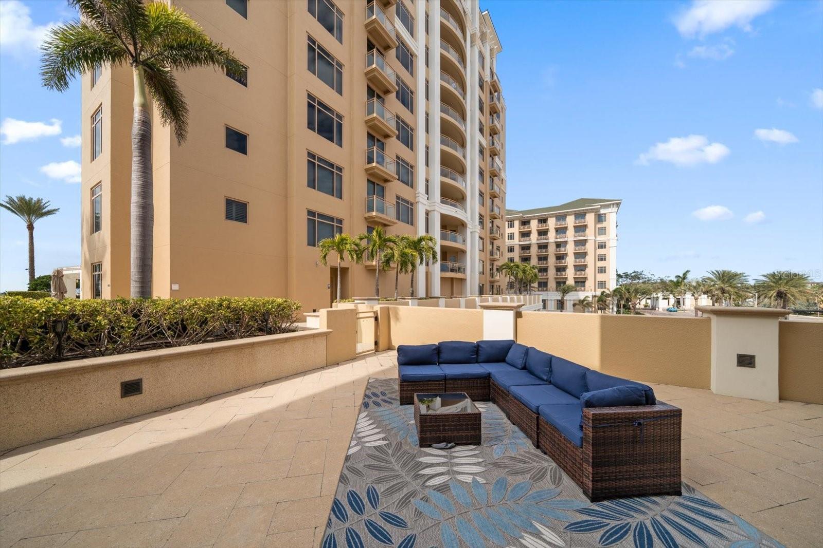 Listing photo id 43 for 470 Mandalay Avenue 305