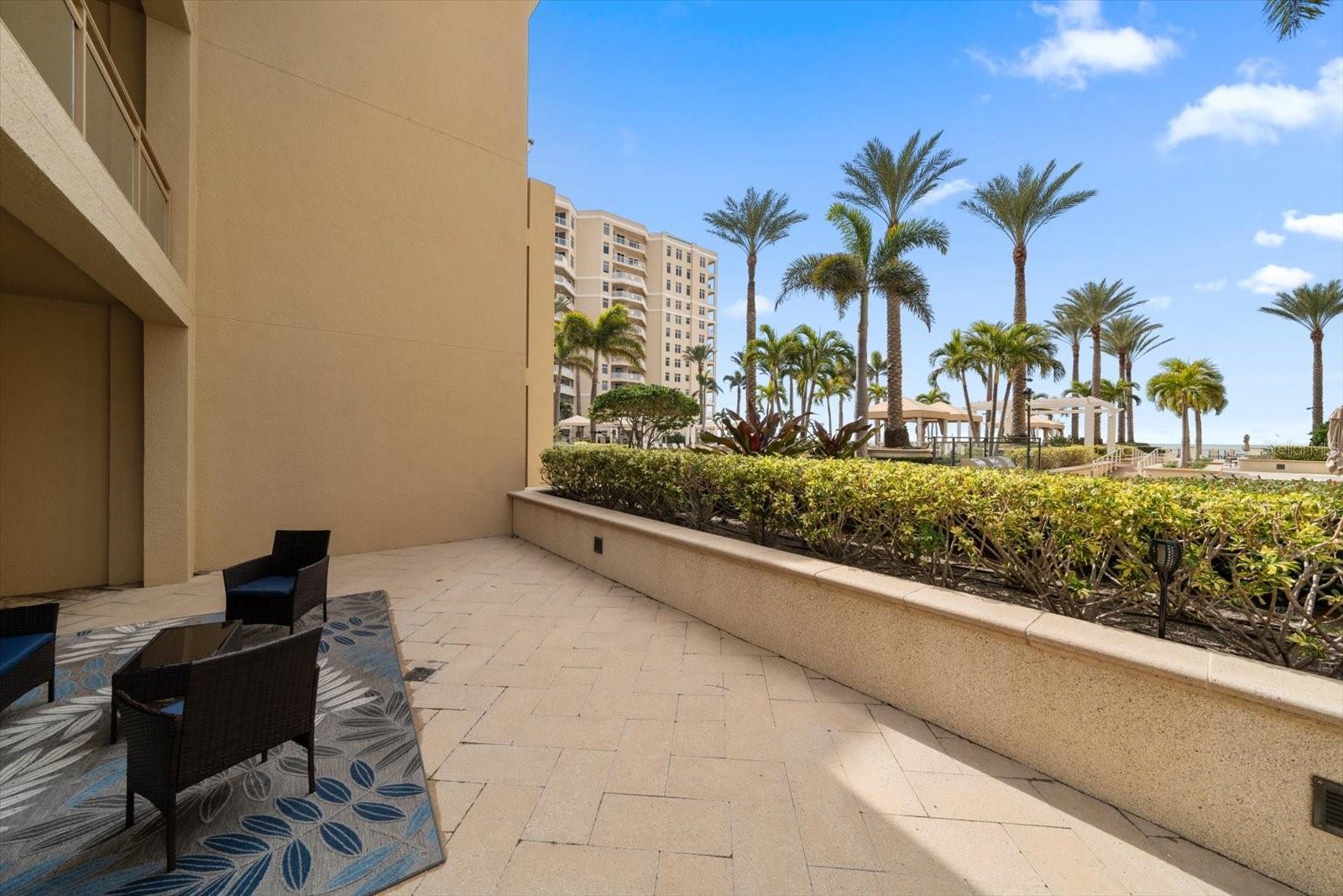 Listing photo id 44 for 470 Mandalay Avenue 305