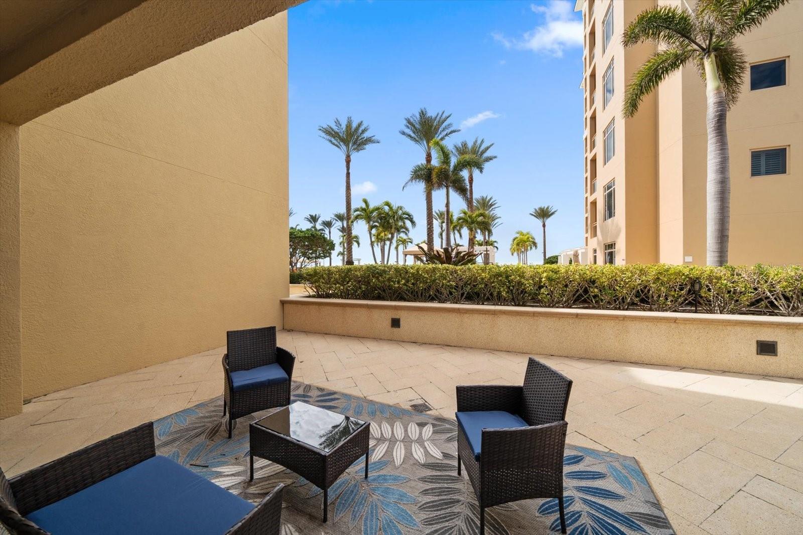 Listing photo id 46 for 470 Mandalay Avenue 305