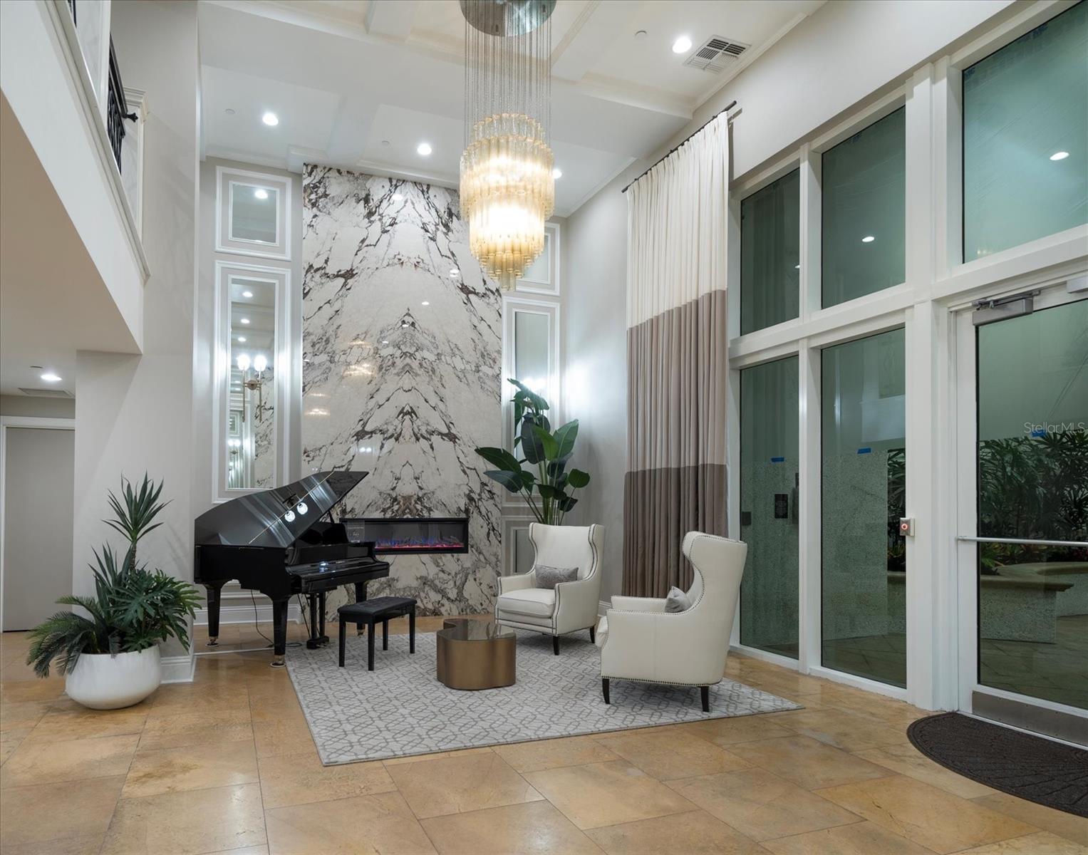 Listing photo id 60 for 470 Mandalay Avenue 305