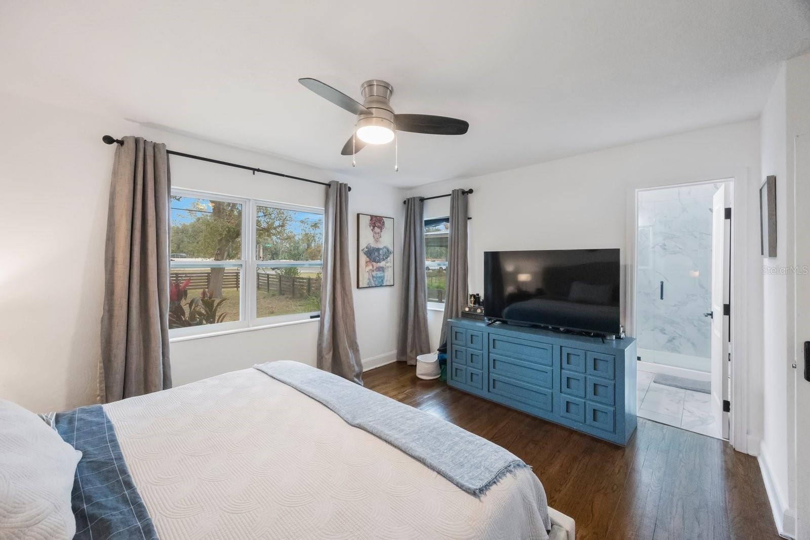 Listing photo id 14 for 2504 Fletcher Avenue