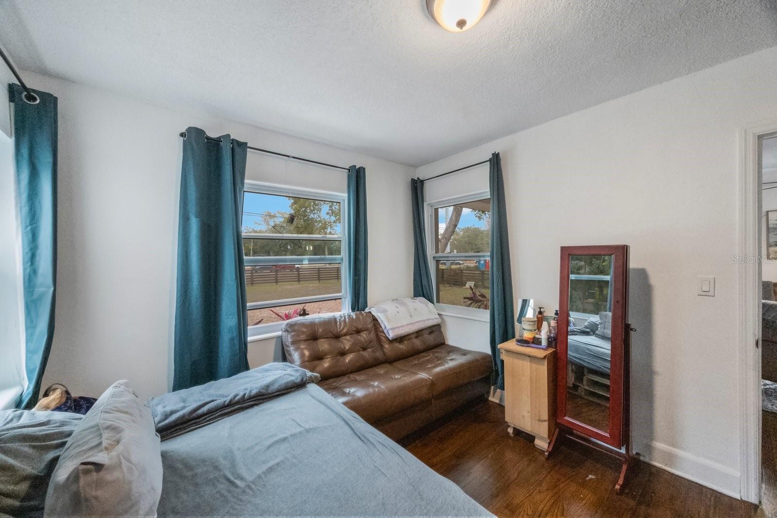 Listing photo id 23 for 2504 Fletcher Avenue