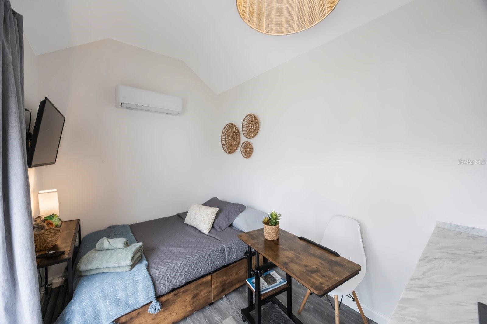 Listing photo id 29 for 2504 Fletcher Avenue