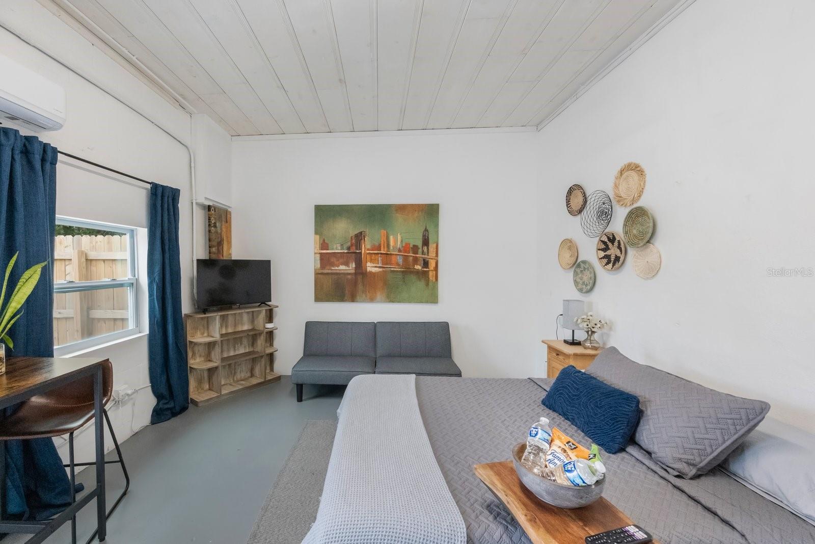 Listing photo id 34 for 2504 Fletcher Avenue