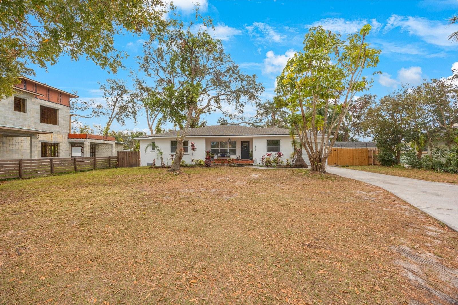 Listing photo id 2 for 2504 Fletcher Avenue