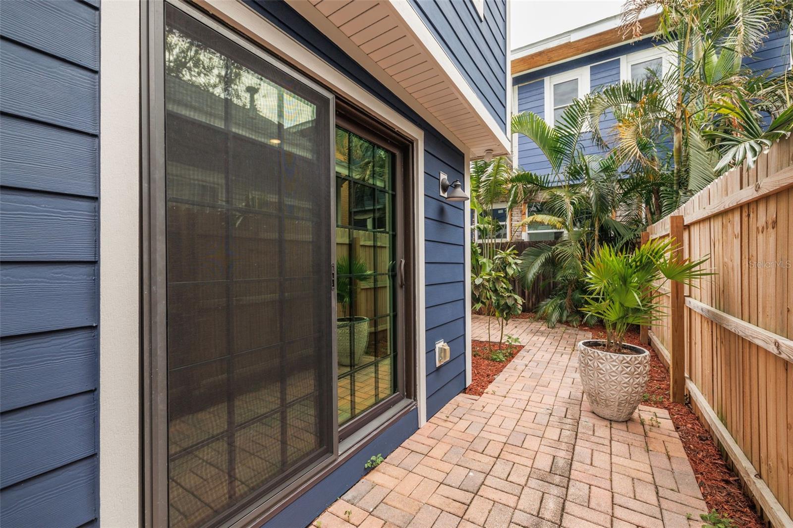 Image 20 of 27 For 605 7th Street N