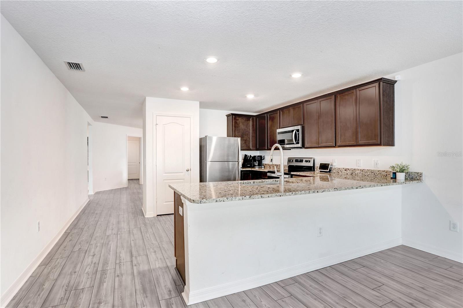 Listing photo id 12 for 5403 Fez Court