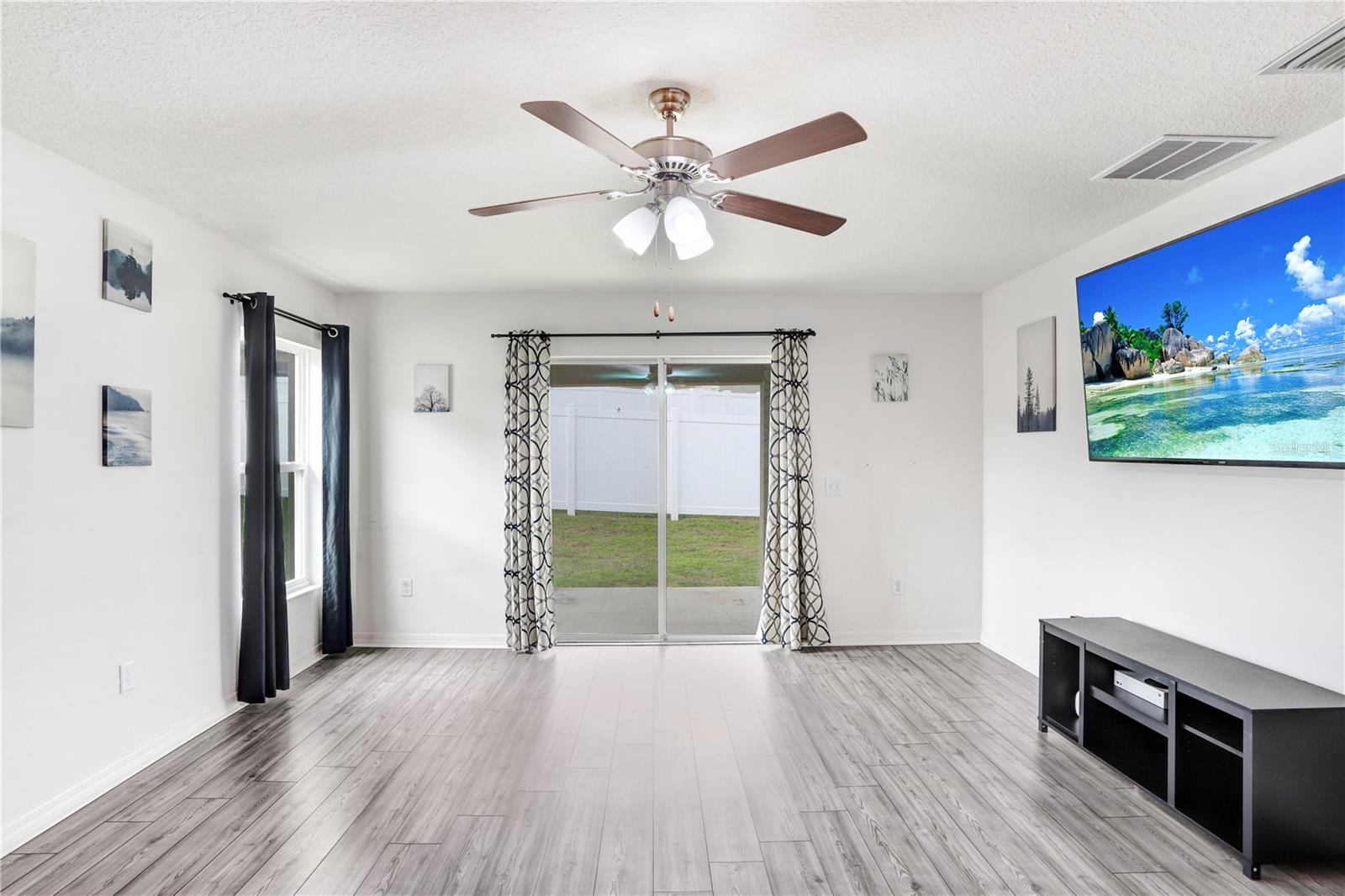 Listing photo id 13 for 5403 Fez Court