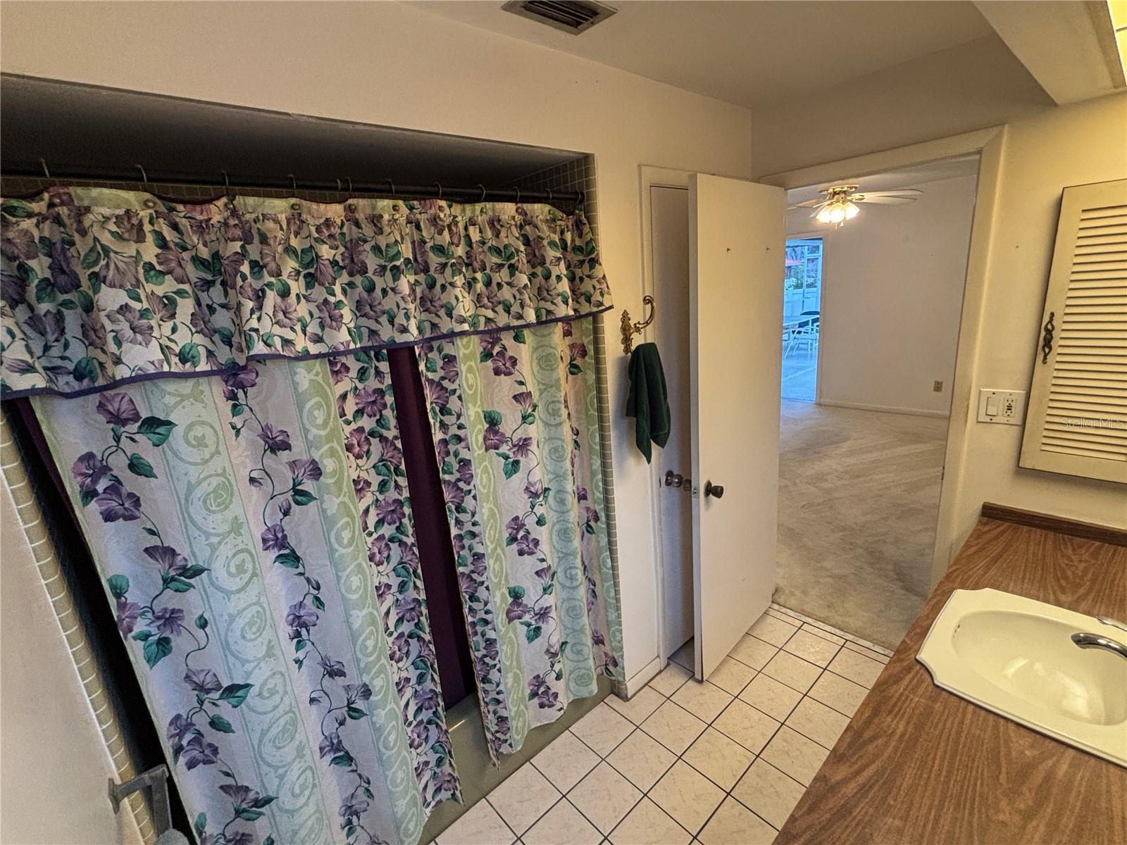 Listing photo id 21 for 13986 Bonnie Brae Drive