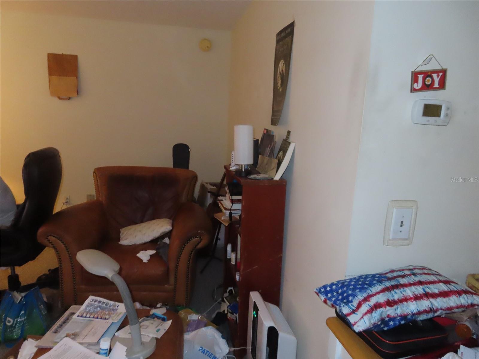 Listing photo id 2 for 5920 18th Street N 21