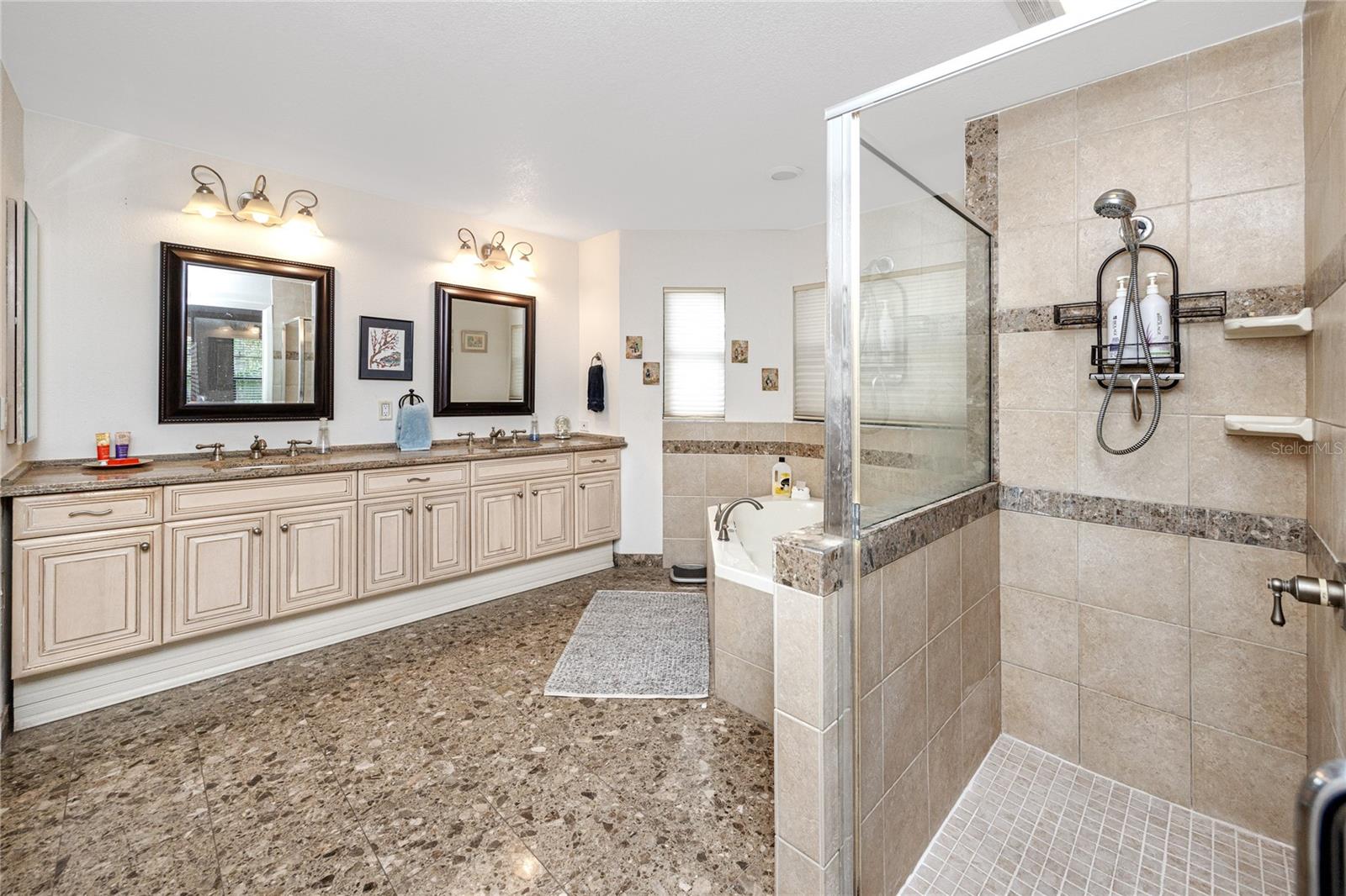 Listing photo id 17 for 2893 Allapattah Drive