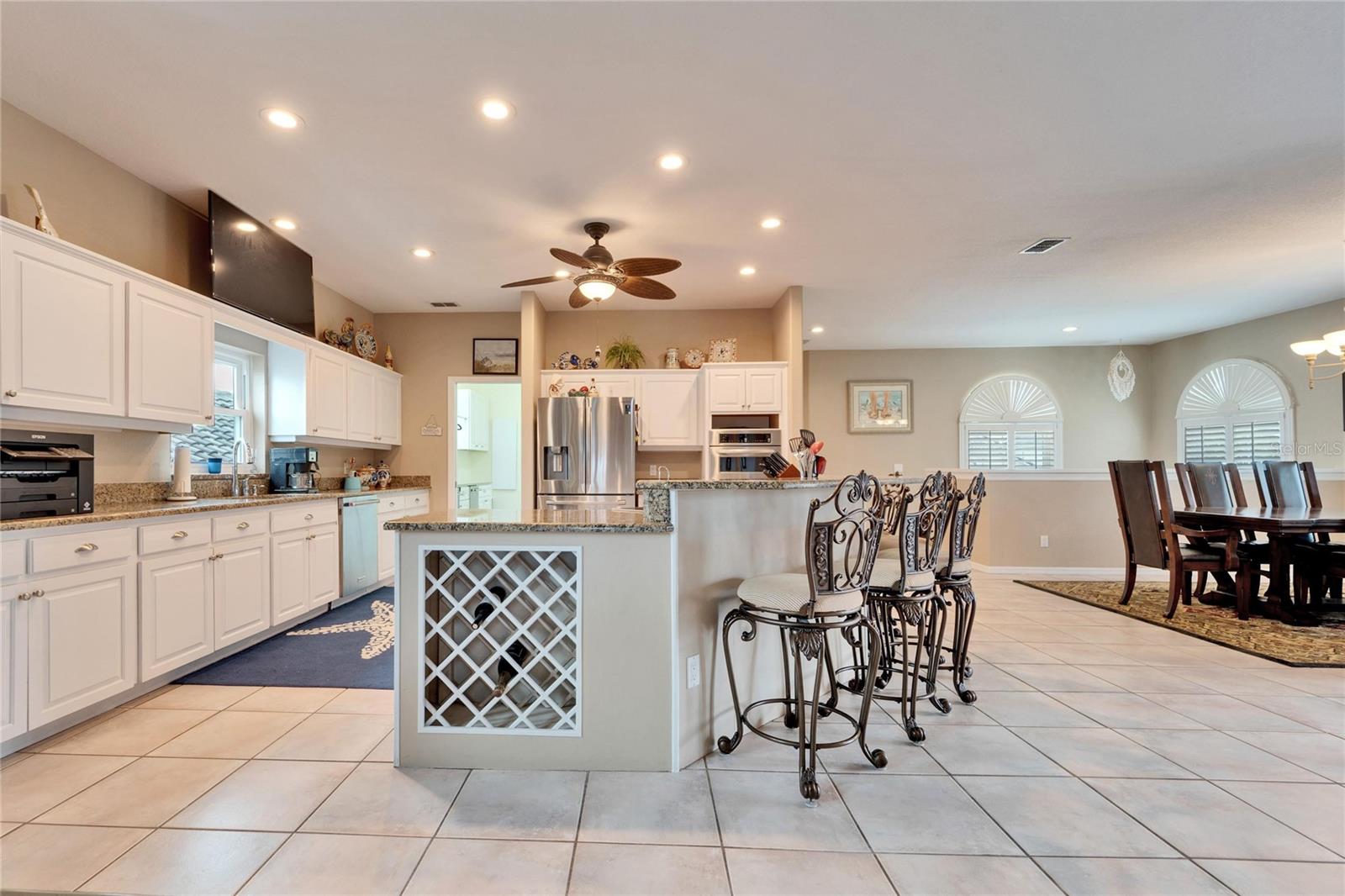 Listing photo id 10 for 861 Symphony Isles Boulevard