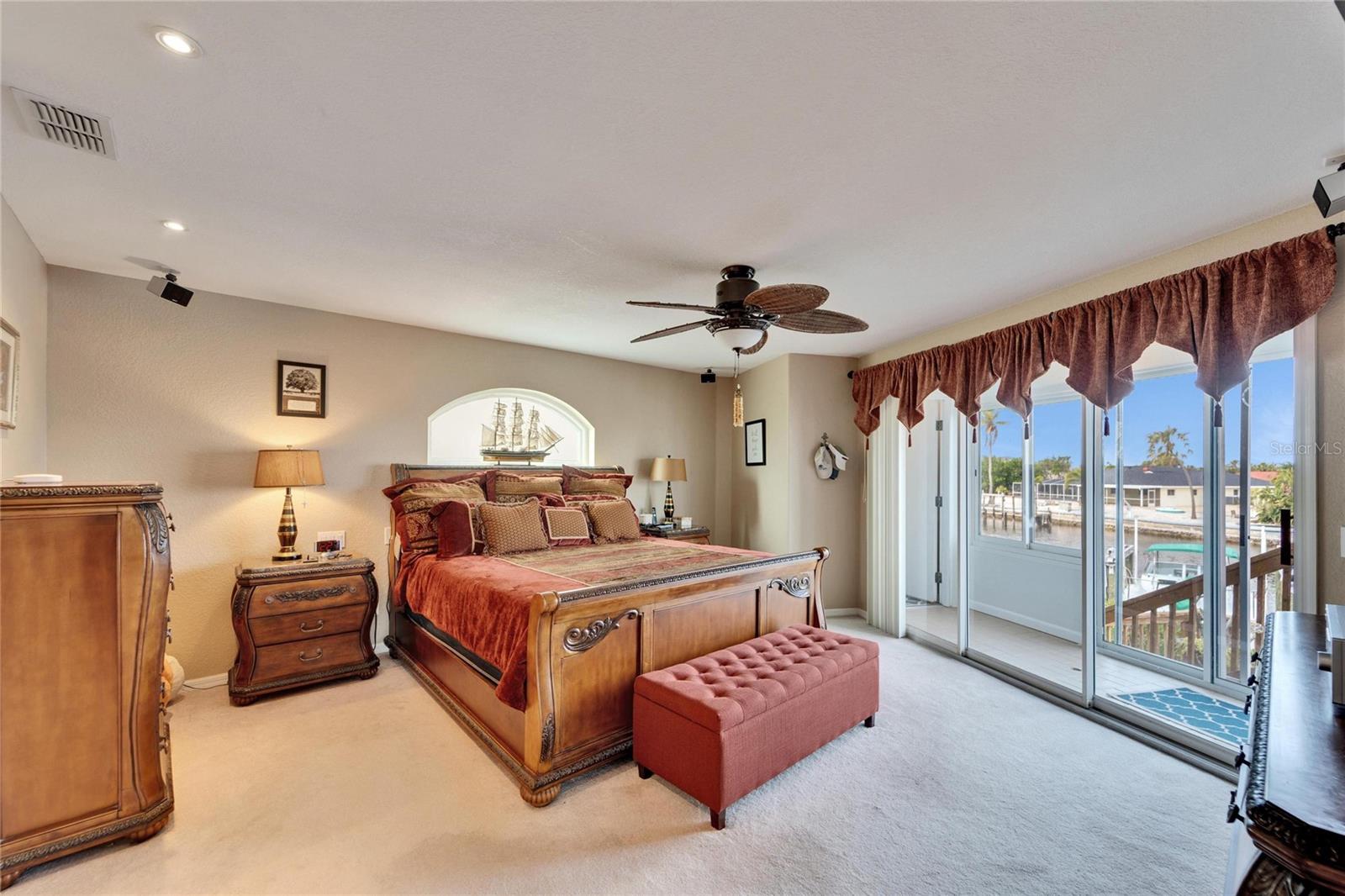 Listing photo id 21 for 861 Symphony Isles Boulevard