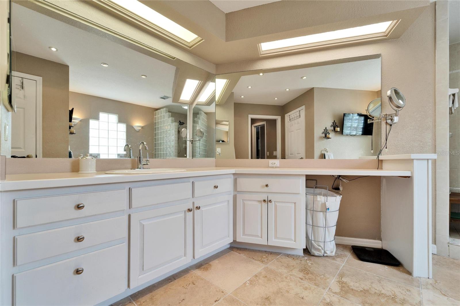 Listing photo id 24 for 861 Symphony Isles Boulevard