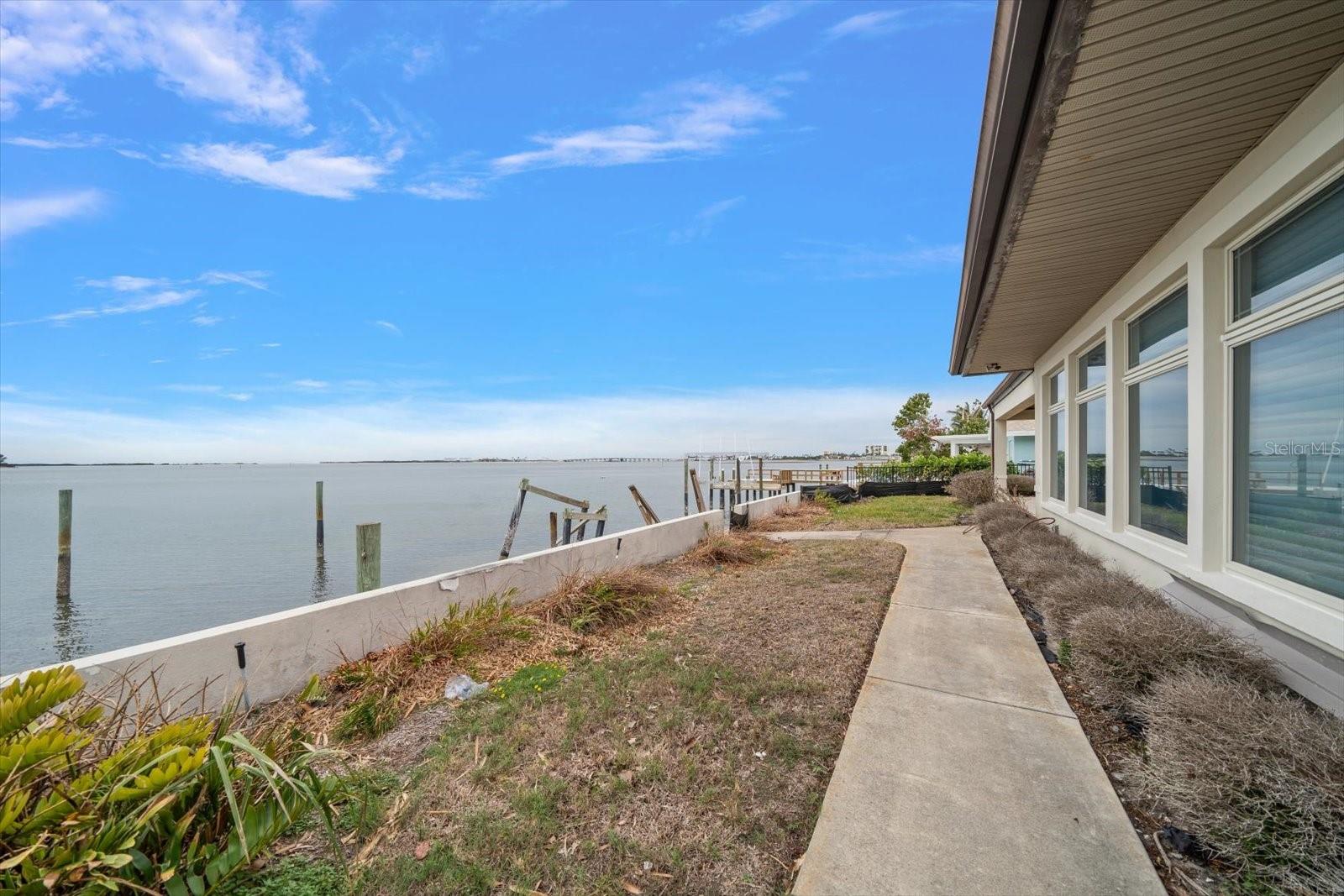 Listing photo id 5 for 2190 Harbor View Drive