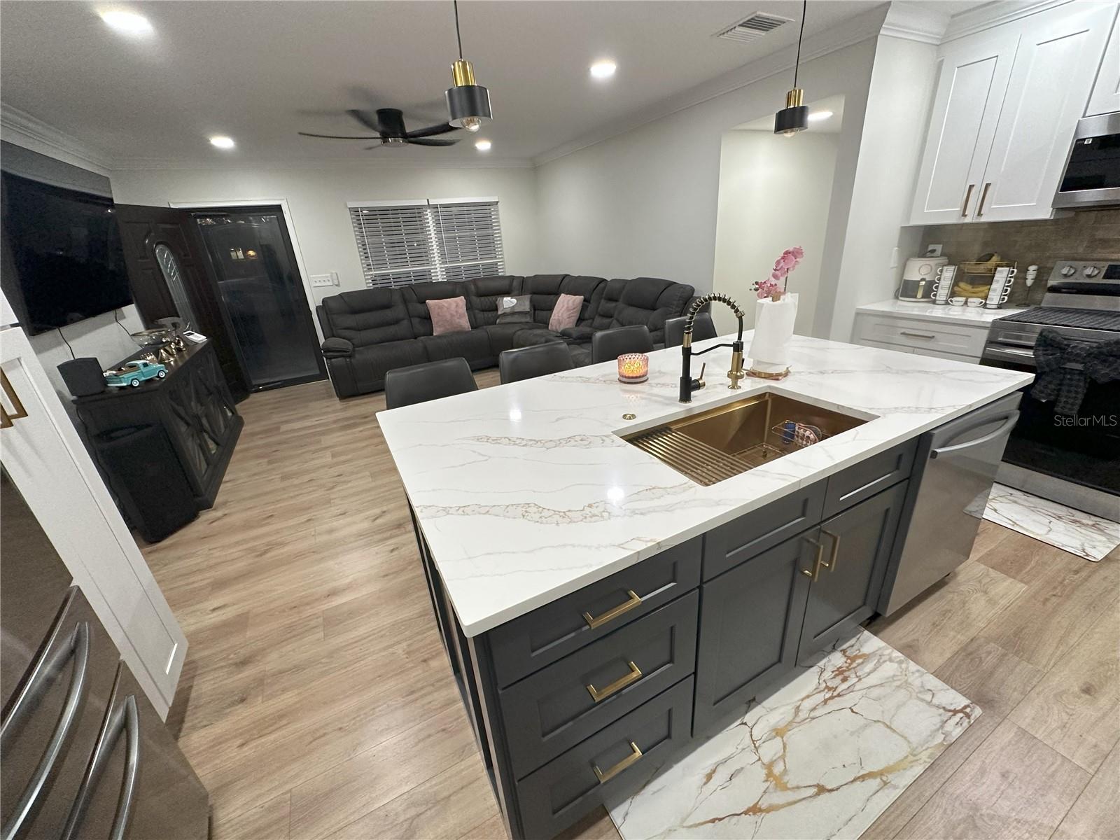 Image 10 of 45 For 4420 Pompano Drive Se